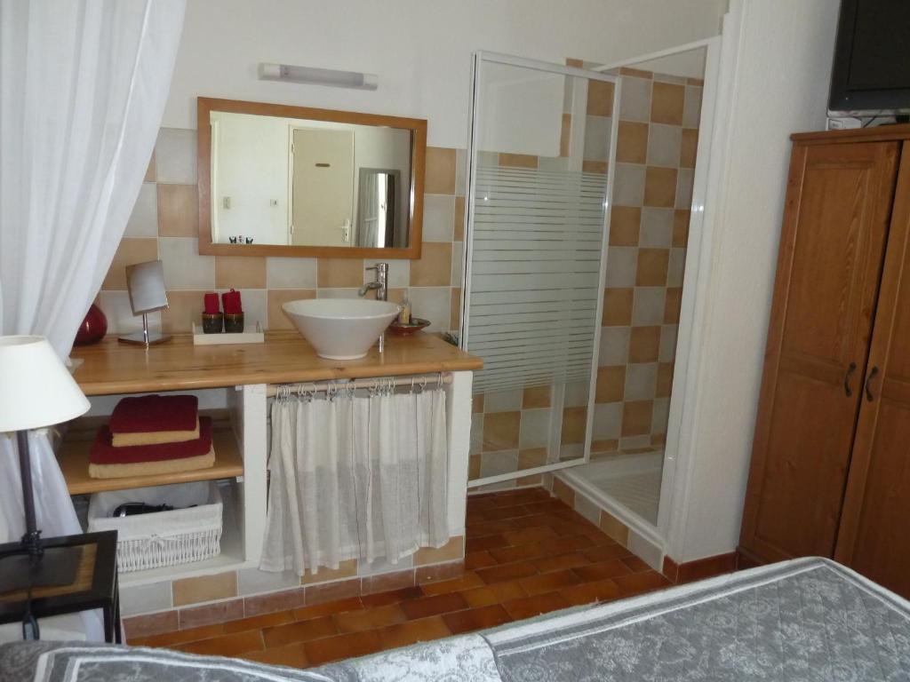 Hotel Mas De Valiguiere Saze  Camera foto